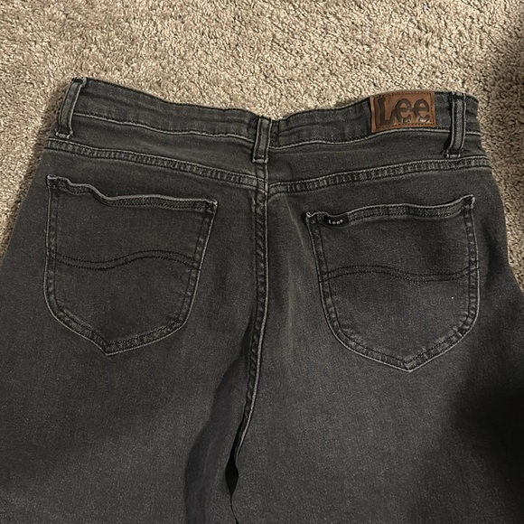 Lee Women's Relaxed Fit Straight Leg Jean - Picture 4 of 4